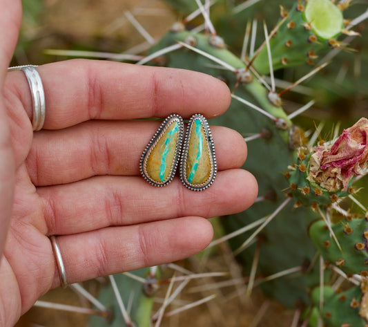 Royston Ribbon Studs